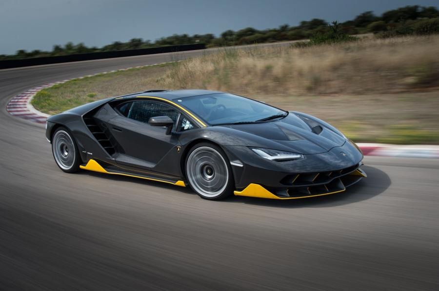  Lamborghini Centenario LP770-4 2016 года  (фото 38 из 61)
